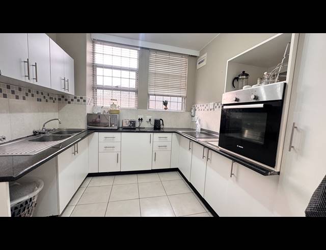 1.5 BEDROOM APARTMENT FOR SALE IN MORNINGSIDE